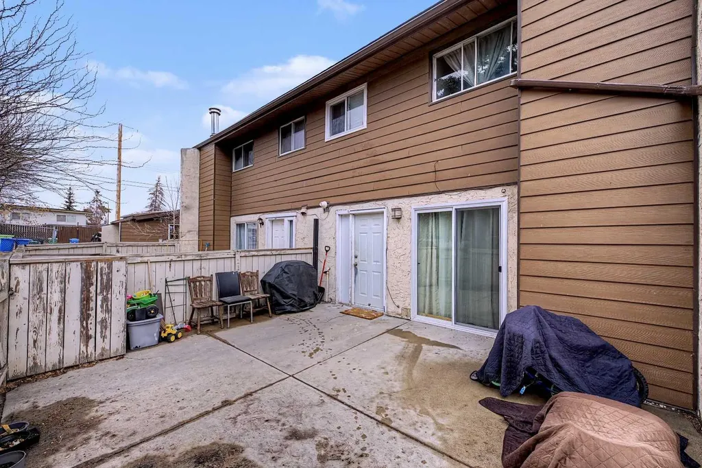 5404 10 Avenue SE Calgary AB T2A 5G4