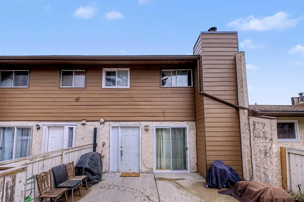 5404 10 Avenue SE Calgary AB T2A 5G4