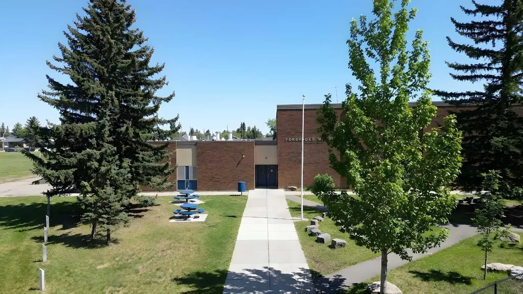 5404 10 Avenue SE Calgary AB T2A 5G4