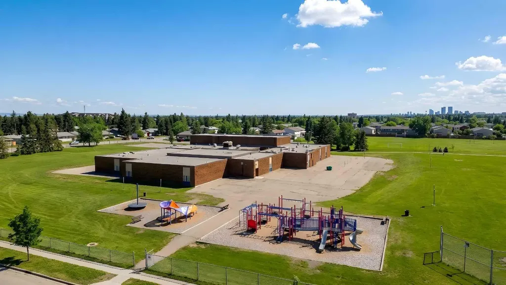 5404 10 Avenue SE Calgary AB T2A 5G4