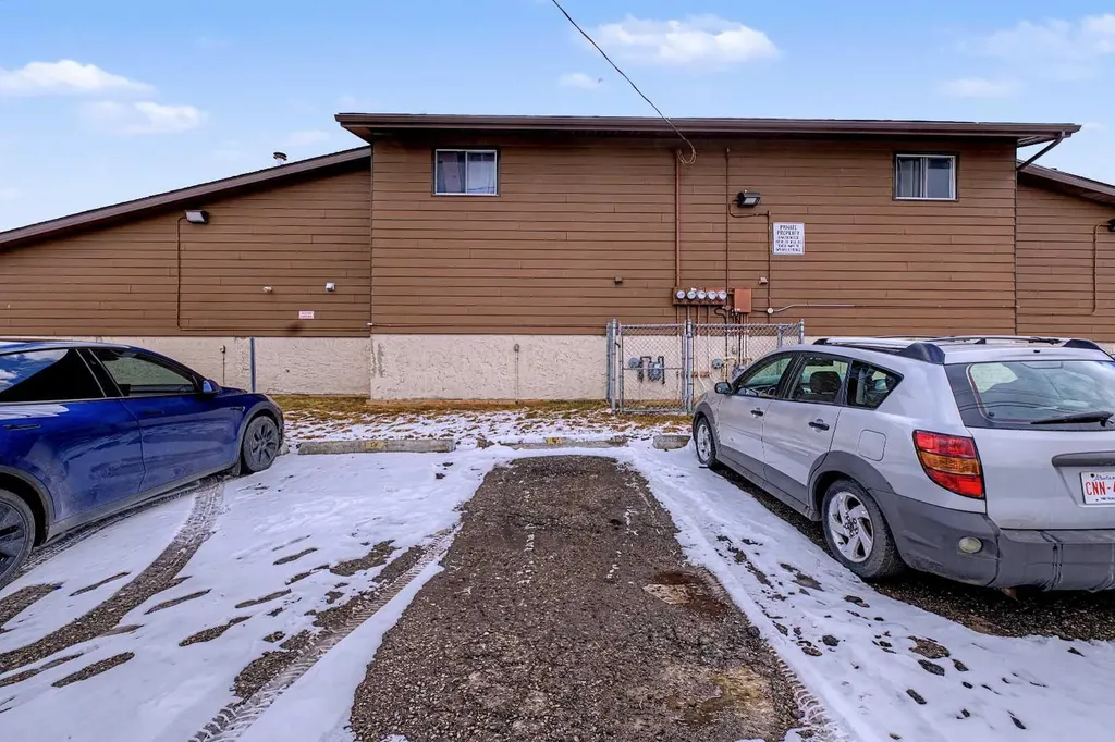 5404 10 Avenue SE Calgary AB T2A 5G4