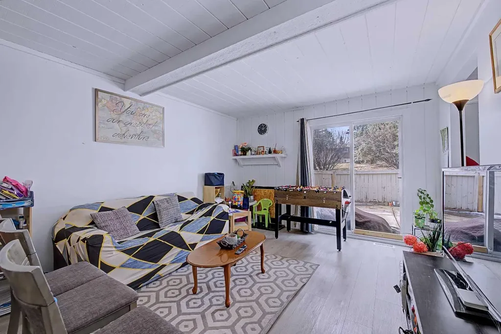 5404 10 Avenue SE Calgary AB T2A 5G4
