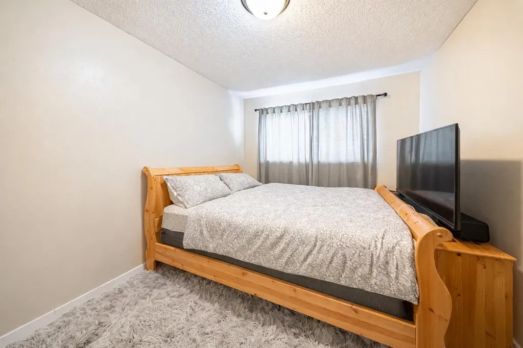 65 Northey Avenue Red Deer AB T4P1R3