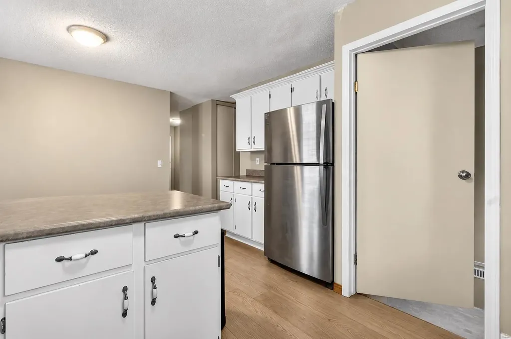 27 Bedford Road NE Calgary AB T3K 2K7