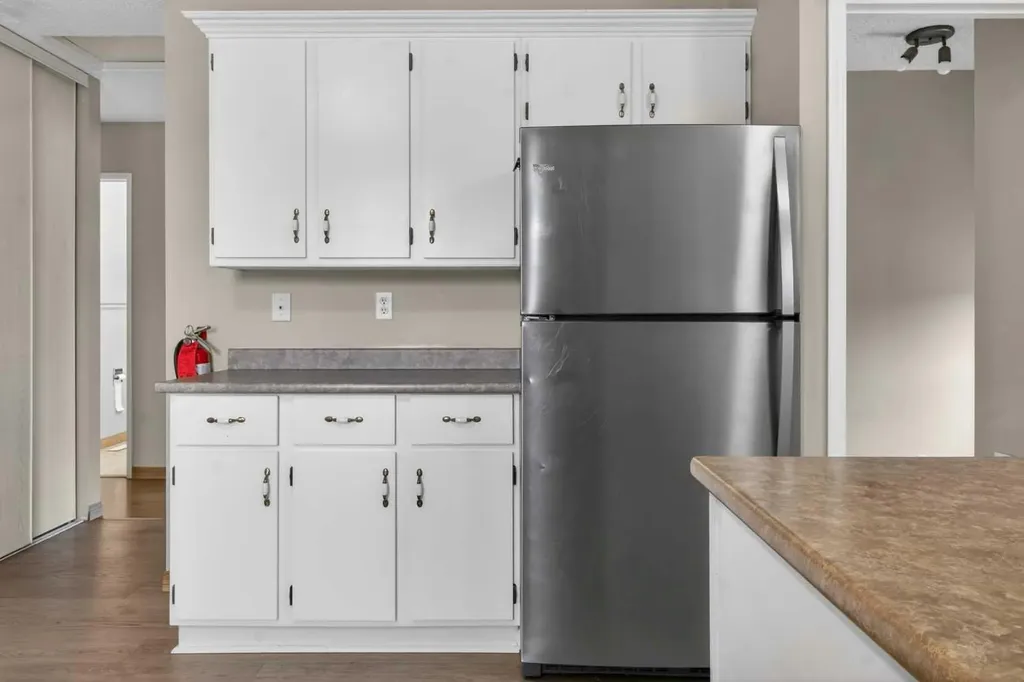 27 Bedford Road NE Calgary AB T3K 2K7