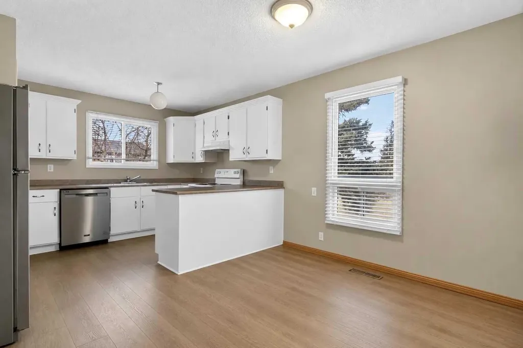 27 Bedford Road NE Calgary AB T3K 2K7