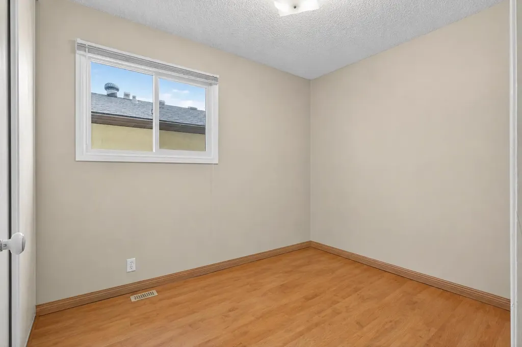27 Bedford Road NE Calgary AB T3K 2K7