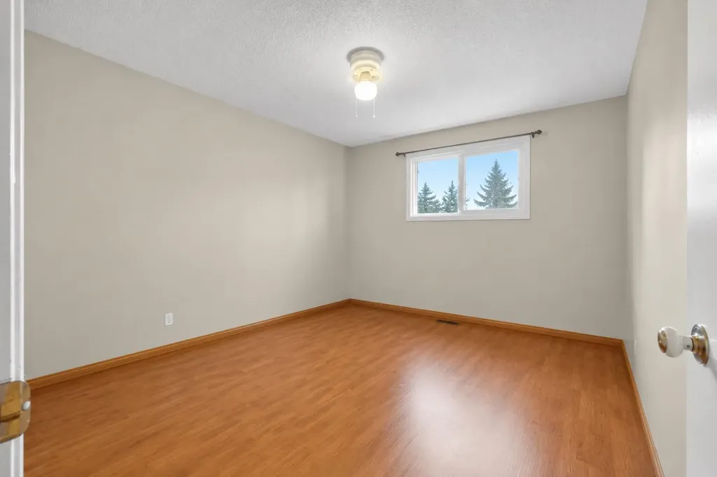 27 Bedford Road NE Calgary AB T3K 2K7