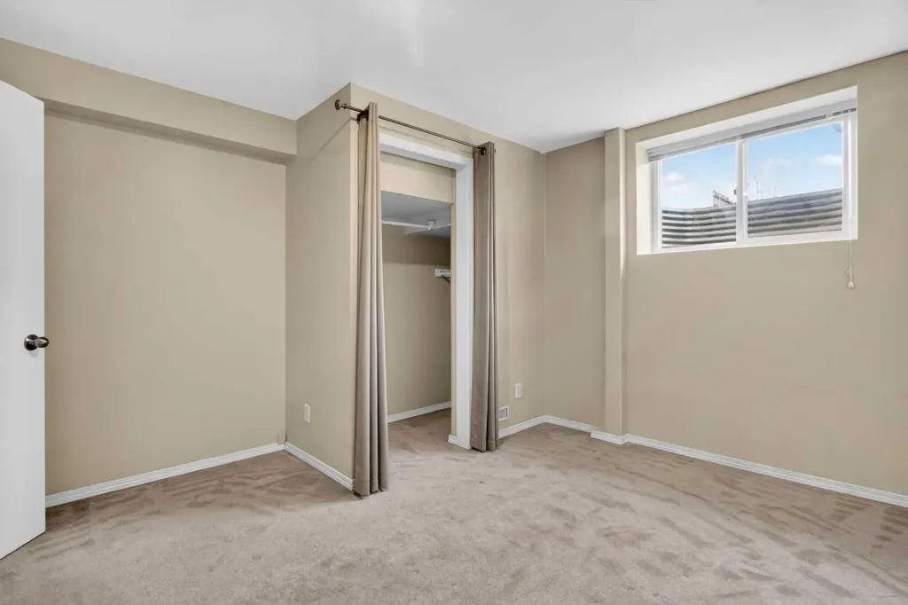 27 Bedford Road NE Calgary AB T3K 2K7