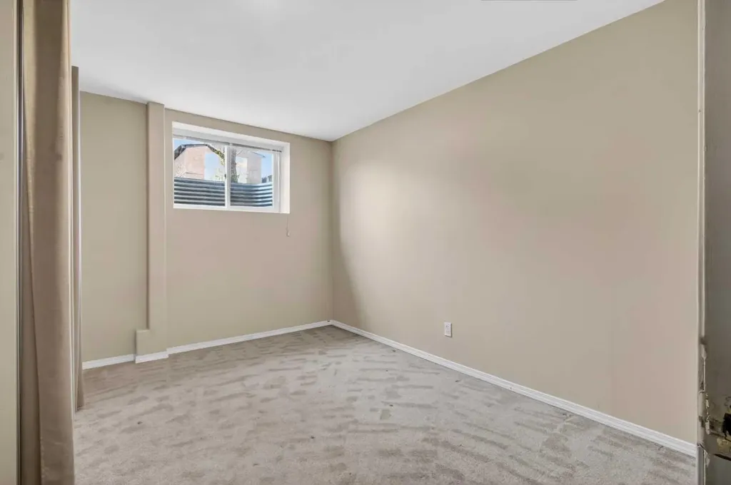 27 Bedford Road NE Calgary AB T3K 2K7