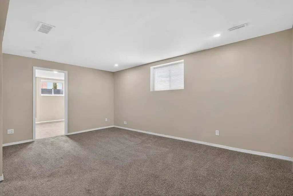 27 Bedford Road NE Calgary AB T3K 2K7