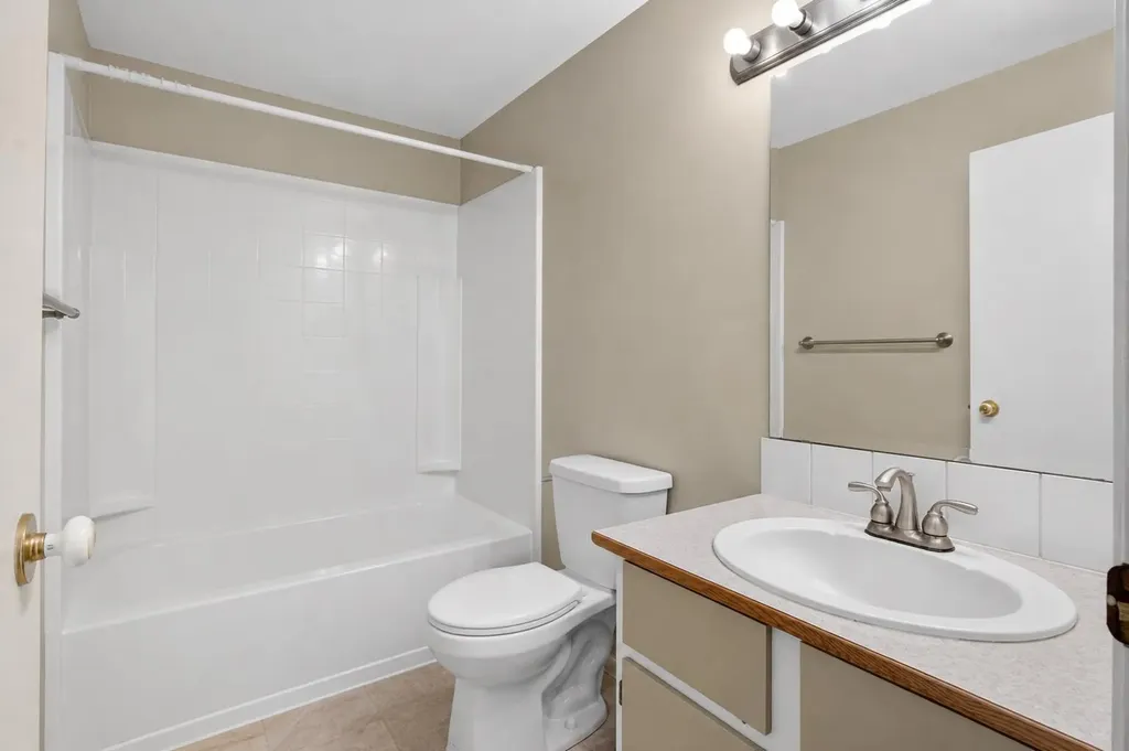 27 Bedford Road NE Calgary AB T3K 2K7