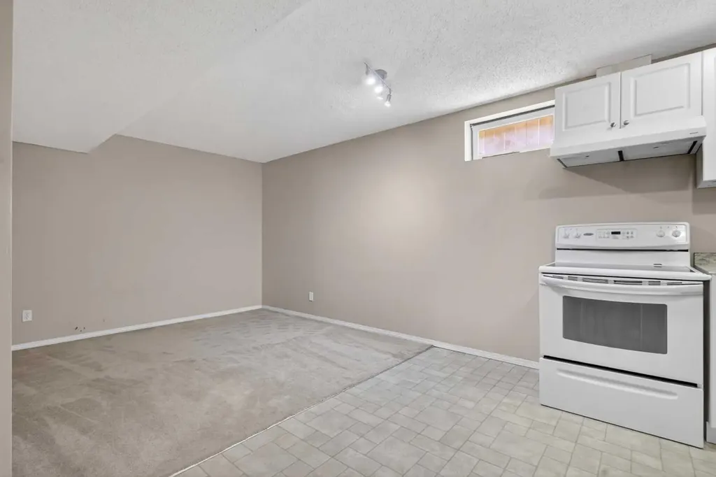 27 Bedford Road NE Calgary AB T3K 2K7