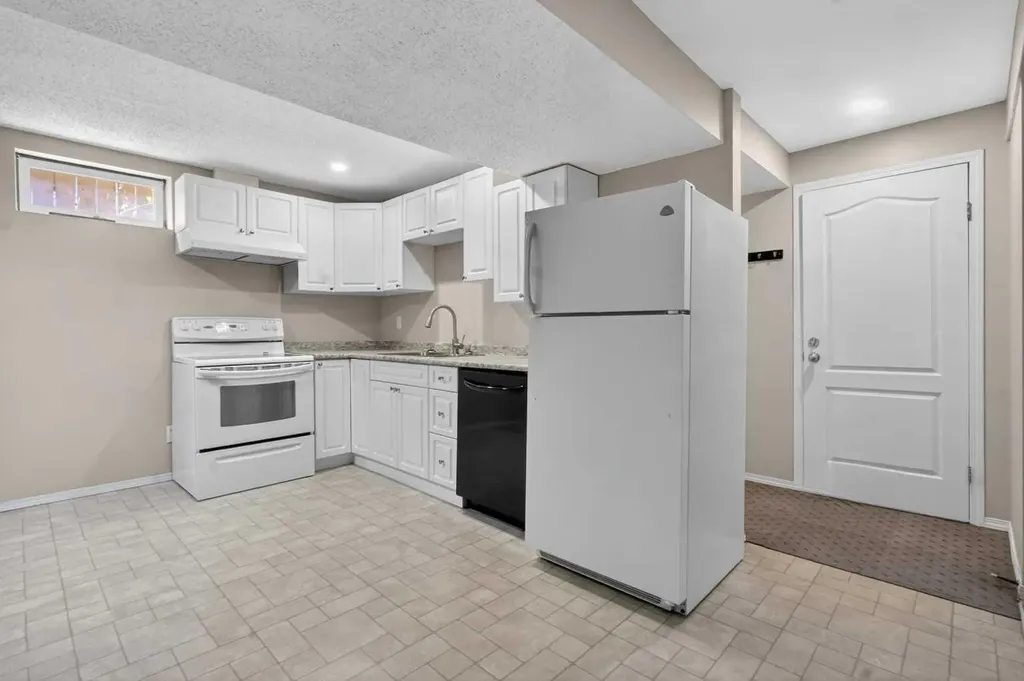 27 Bedford Road NE Calgary AB T3K 2K7