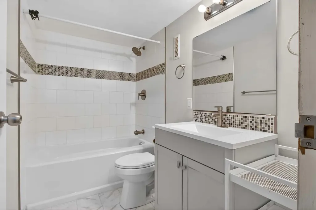 27 Bedford Road NE Calgary AB T3K 2K7