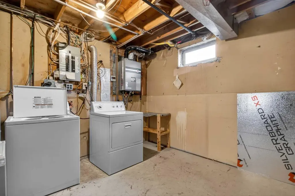27 Bedford Road NE Calgary AB T3K 2K7
