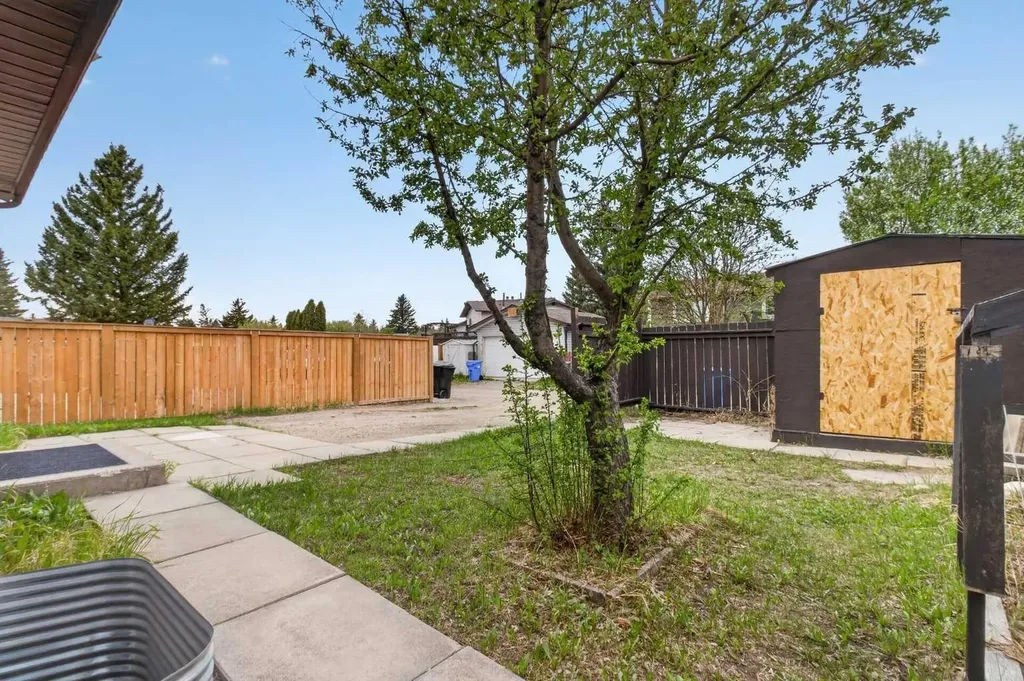 27 Bedford Road NE Calgary AB T3K 2K7
