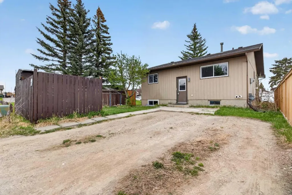27 Bedford Road NE Calgary AB T3K 2K7