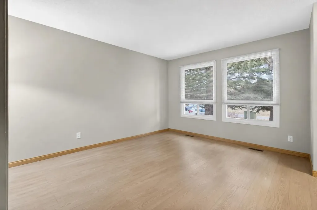 27 Bedford Road NE Calgary AB T3K 2K7