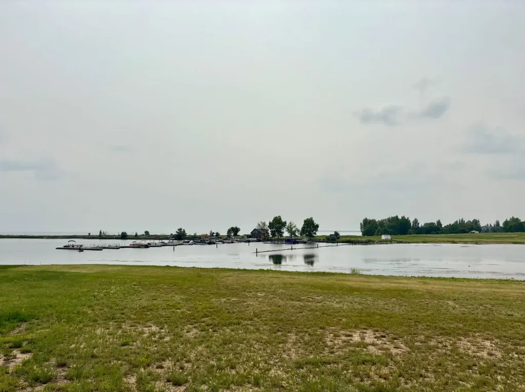 1 Kingfisher Estates Lake Newell Resort AB T1R 0X5