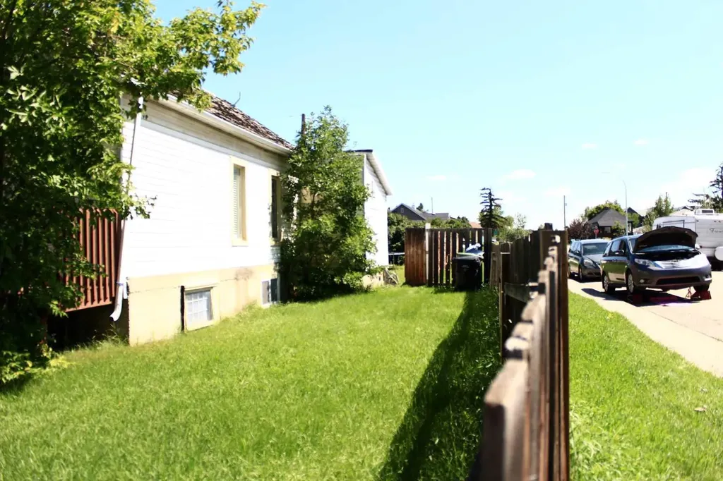 2740 16a Street SE Calgary AB T2G 3T2