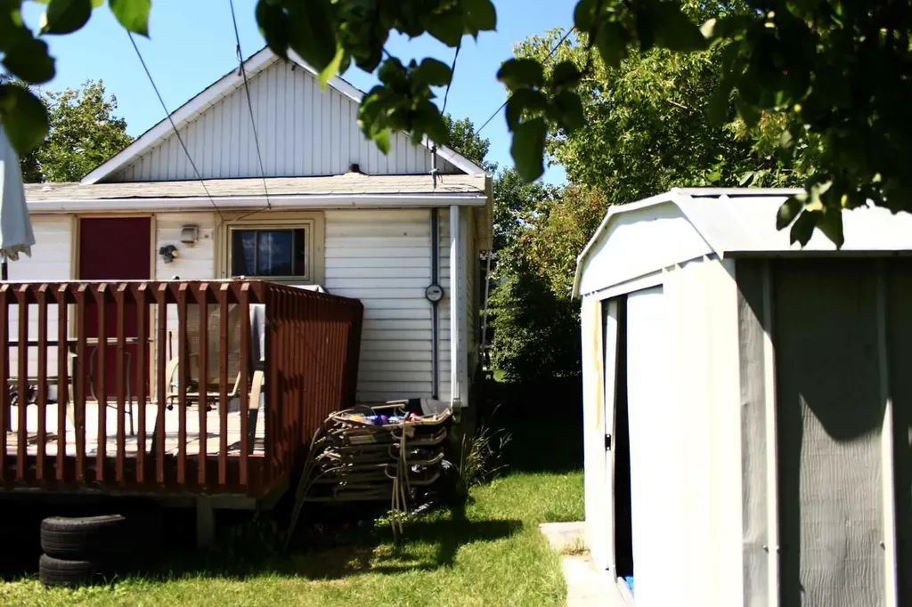 2740 16a Street SE Calgary AB T2G 3T2