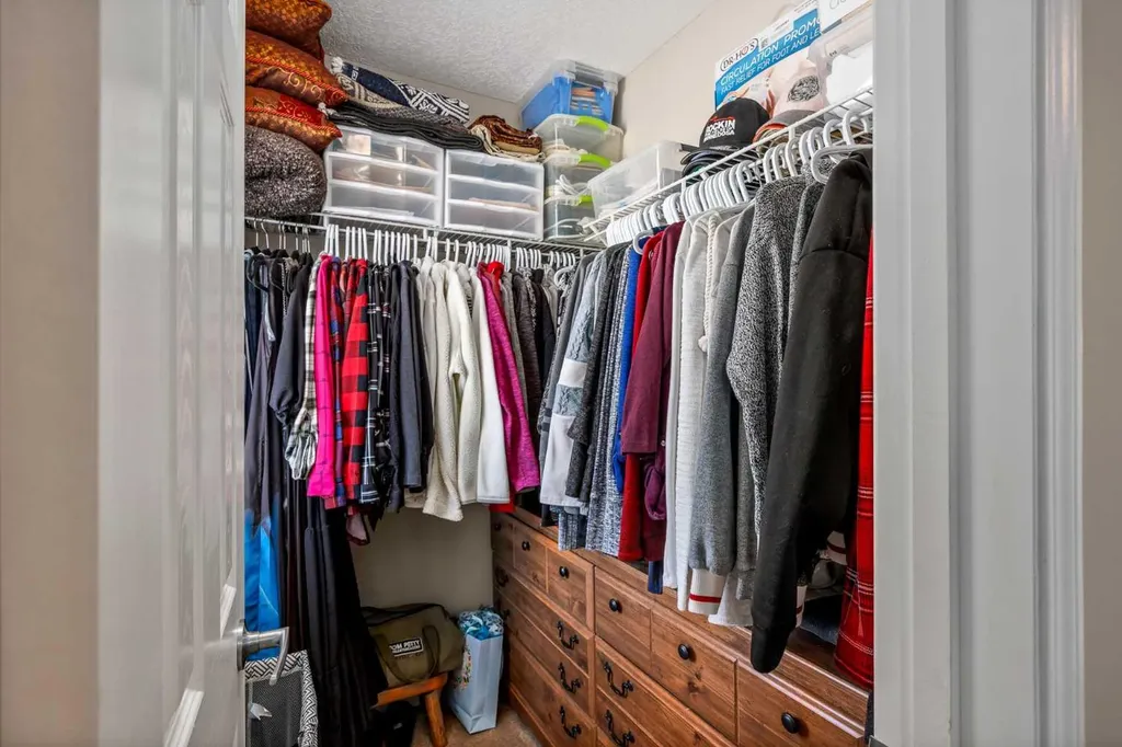 620 Luxstone Landing SW Airdrie AB T4B 0B6