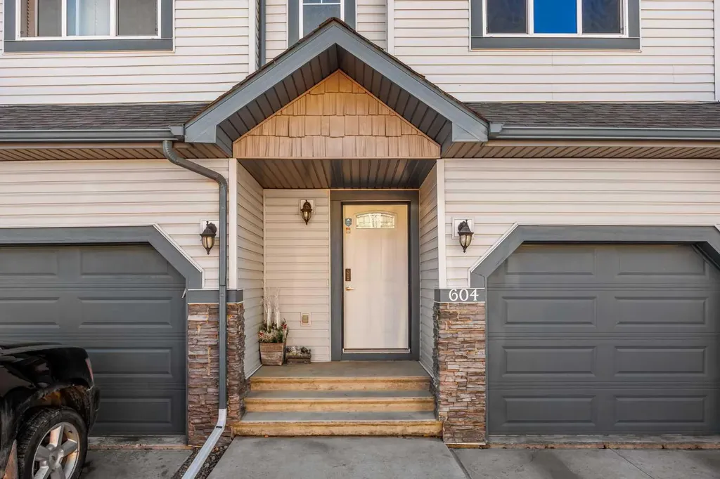 620 Luxstone Landing SW Airdrie AB T4B 0B6