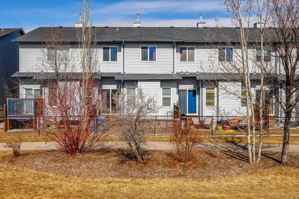 620 Luxstone Landing SW Airdrie AB T4B 0B6
