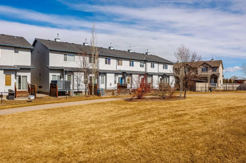 620 Luxstone Landing SW Airdrie AB T4B 0B6