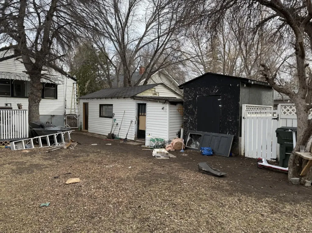 319 7 Street SE Medicine Hat AB T1A 1J8