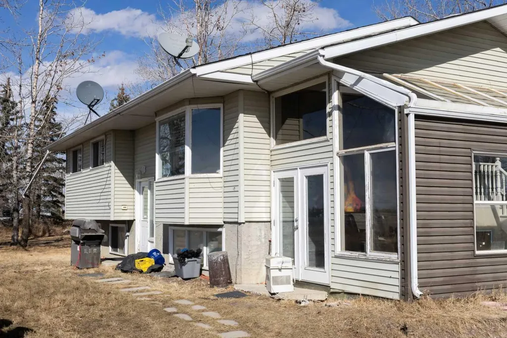 11977 154 Avenue Calgary AB T2Z 0L2