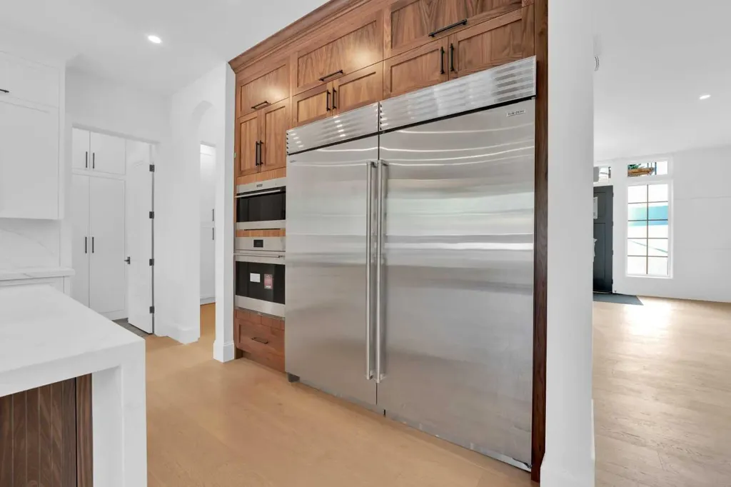 1605 9 Street NW Calgary AB T2M3L5