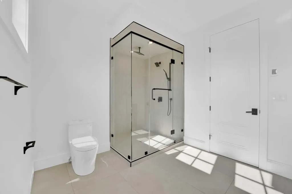 1605 9 Street NW Calgary AB T2M3L5