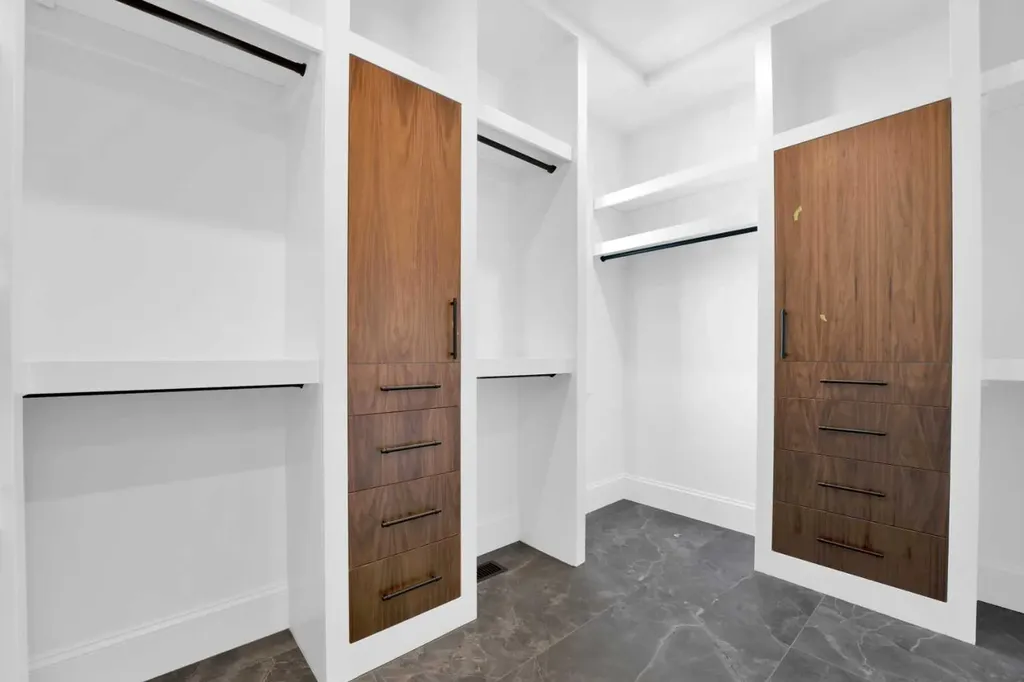 1605 9 Street NW Calgary AB T2M3L5