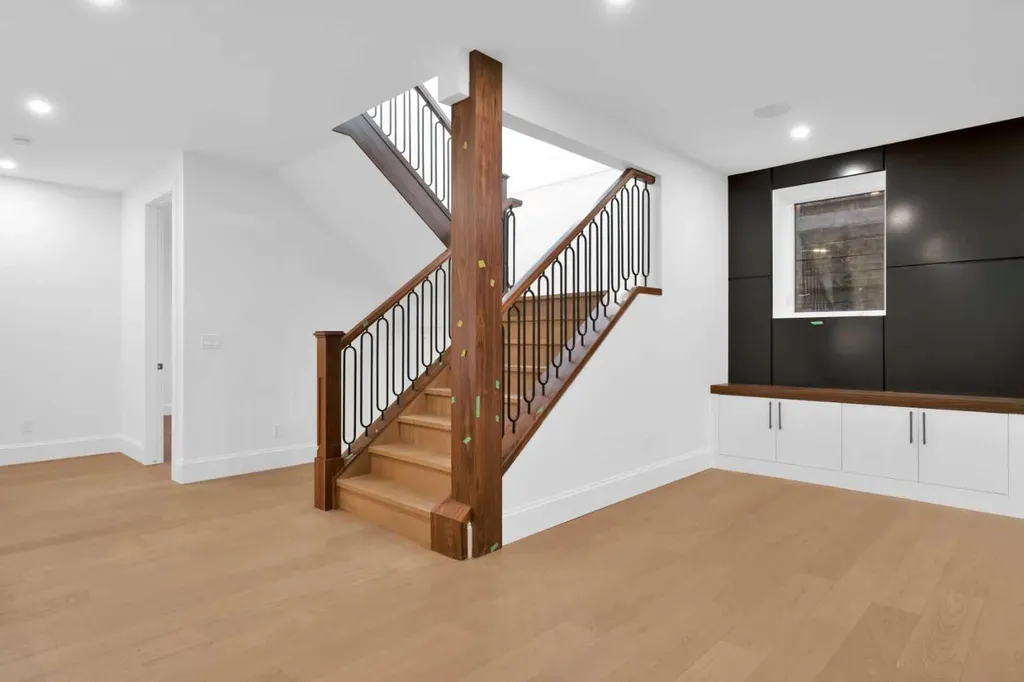 1605 9 Street NW Calgary AB T2M3L5