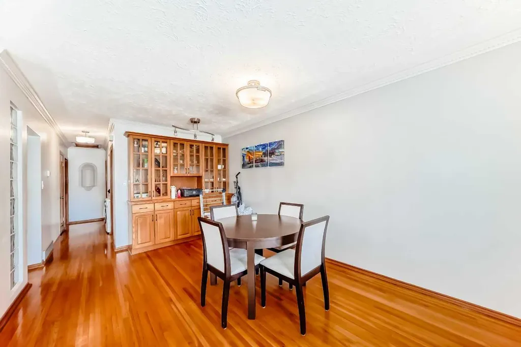 1415 Rosehill Drive NW Calgary AB T2K 1M3