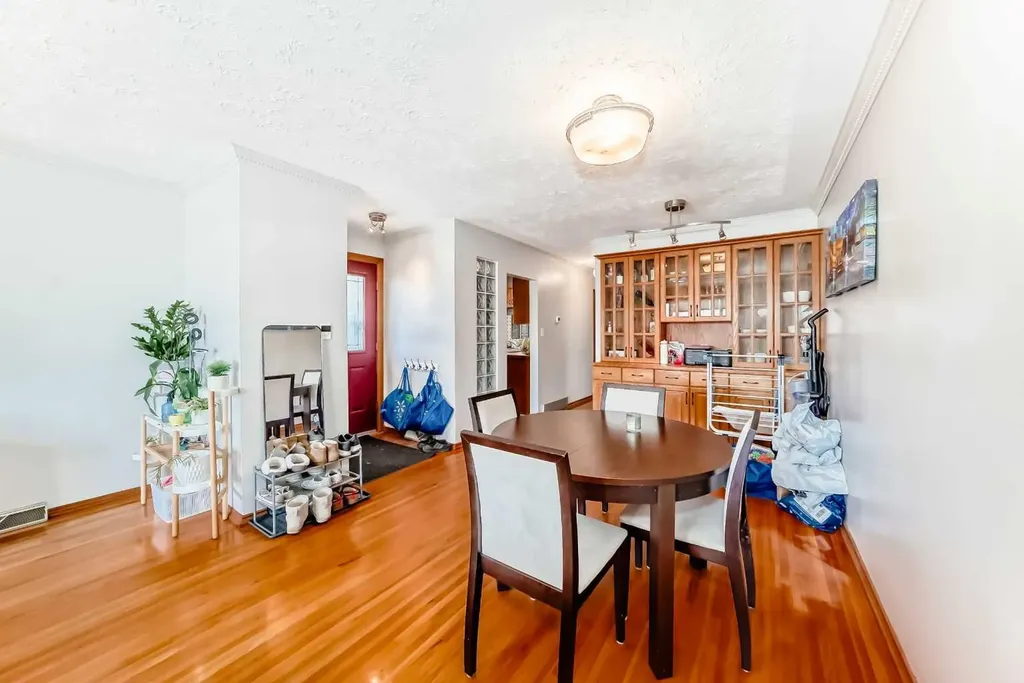 1415 Rosehill Drive NW Calgary AB T2K 1M3