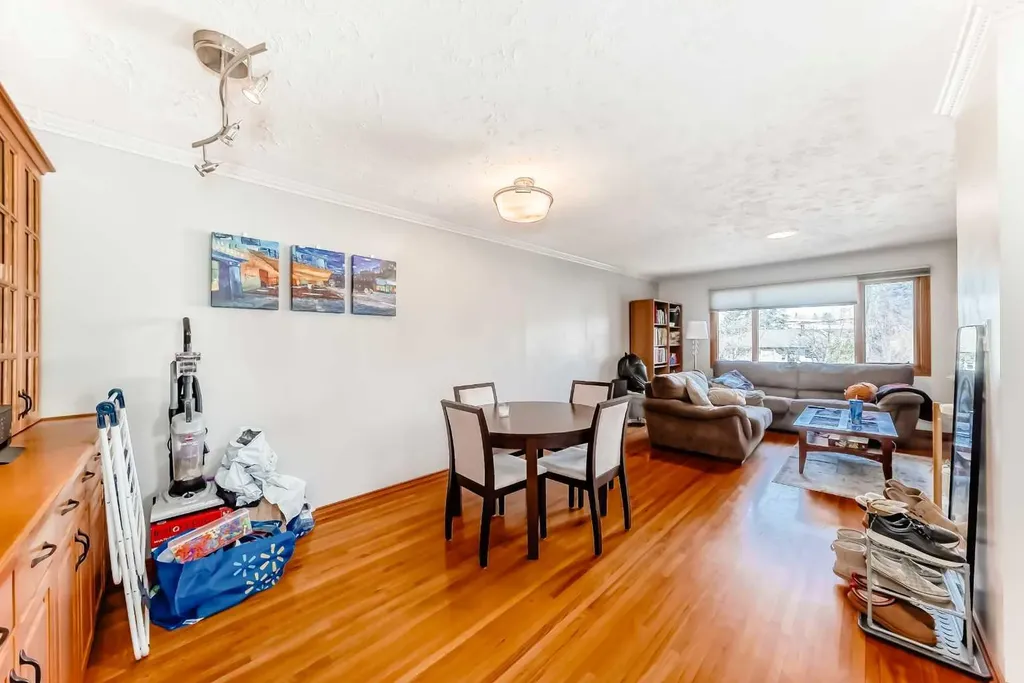 1415 Rosehill Drive NW Calgary AB T2K 1M3