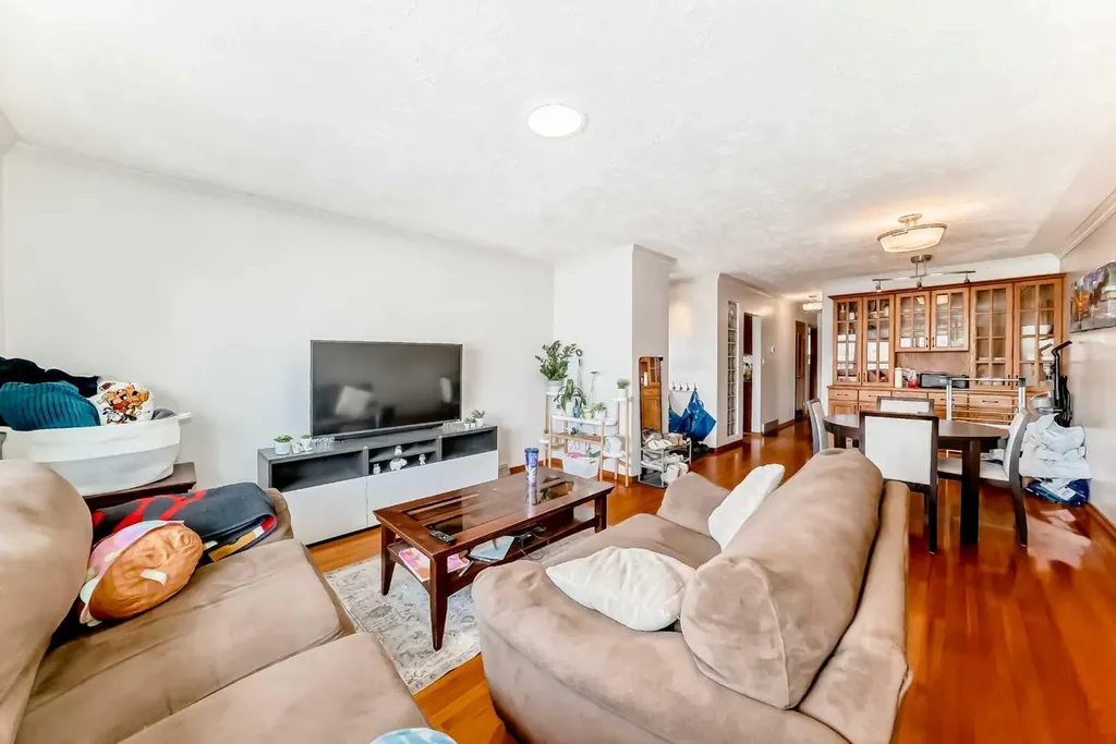 1415 Rosehill Drive NW Calgary AB T2K 1M3