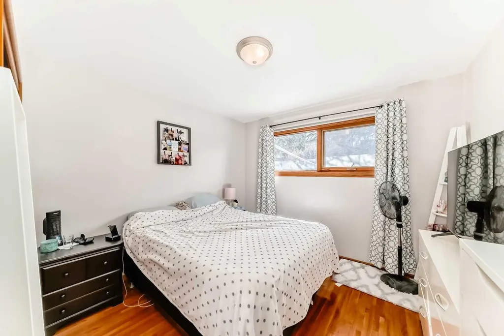 1415 Rosehill Drive NW Calgary AB T2K 1M3