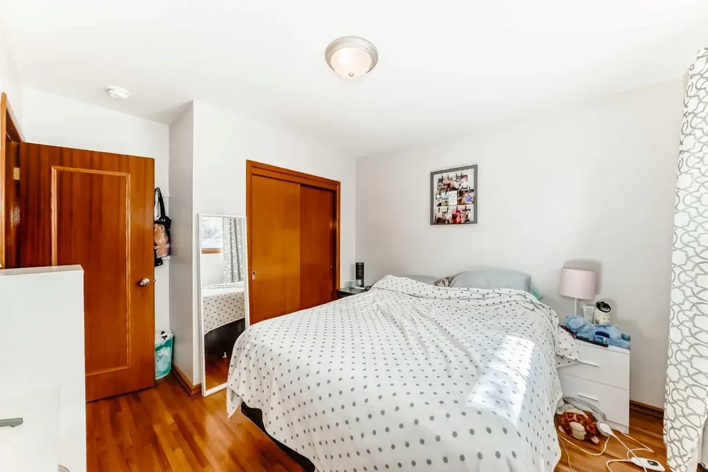 1415 Rosehill Drive NW Calgary AB T2K 1M3