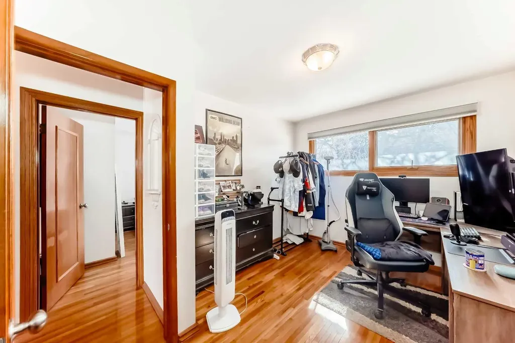 1415 Rosehill Drive NW Calgary AB T2K 1M3