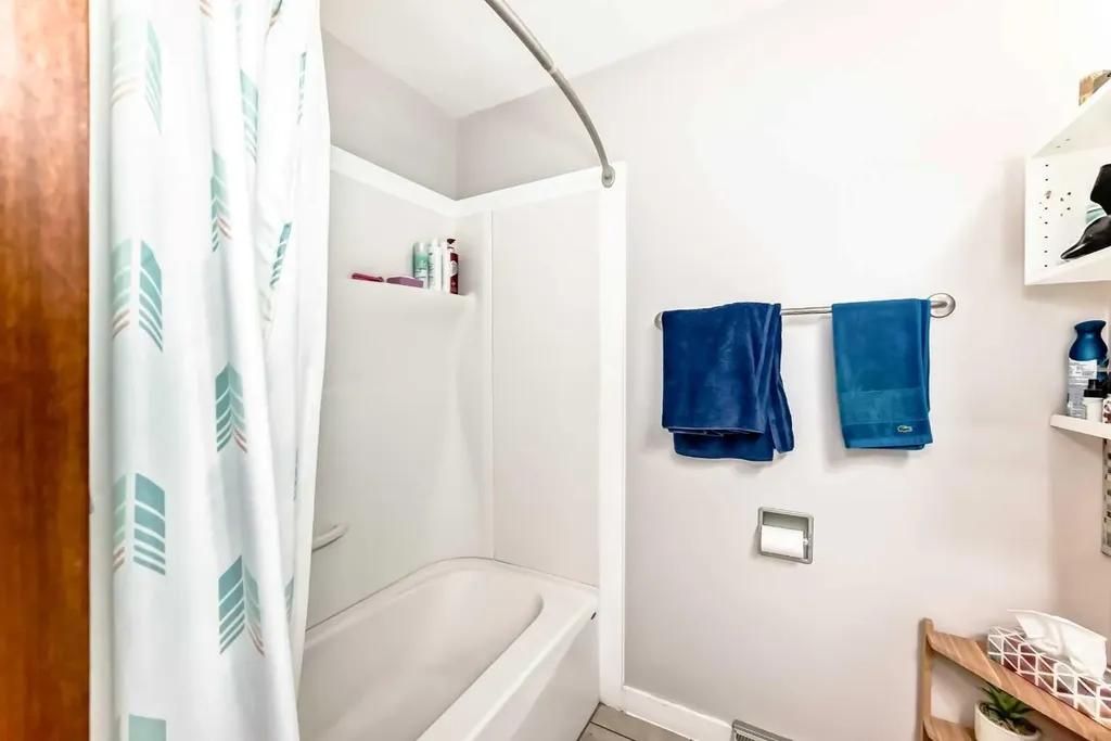1415 Rosehill Drive NW Calgary AB T2K 1M3