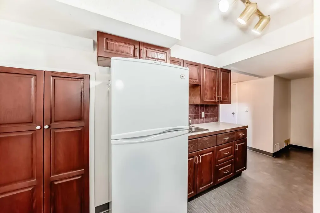 1415 Rosehill Drive NW Calgary AB T2K 1M3