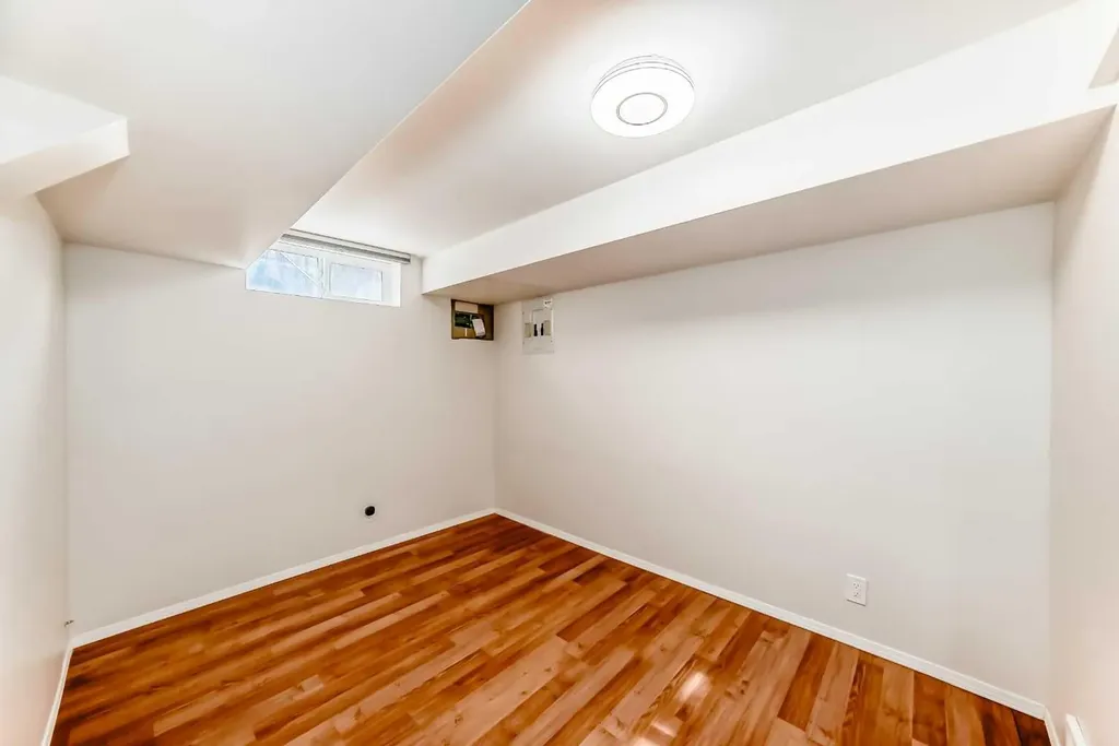 1415 Rosehill Drive NW Calgary AB T2K 1M3