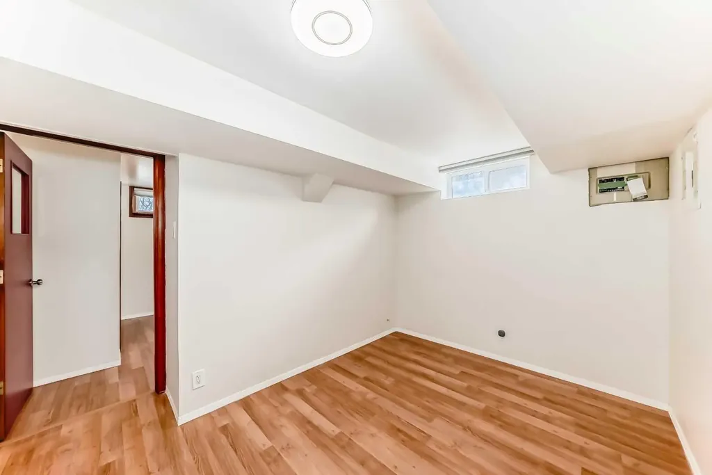 1415 Rosehill Drive NW Calgary AB T2K 1M3