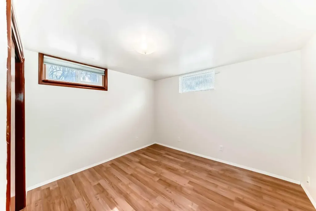 1415 Rosehill Drive NW Calgary AB T2K 1M3