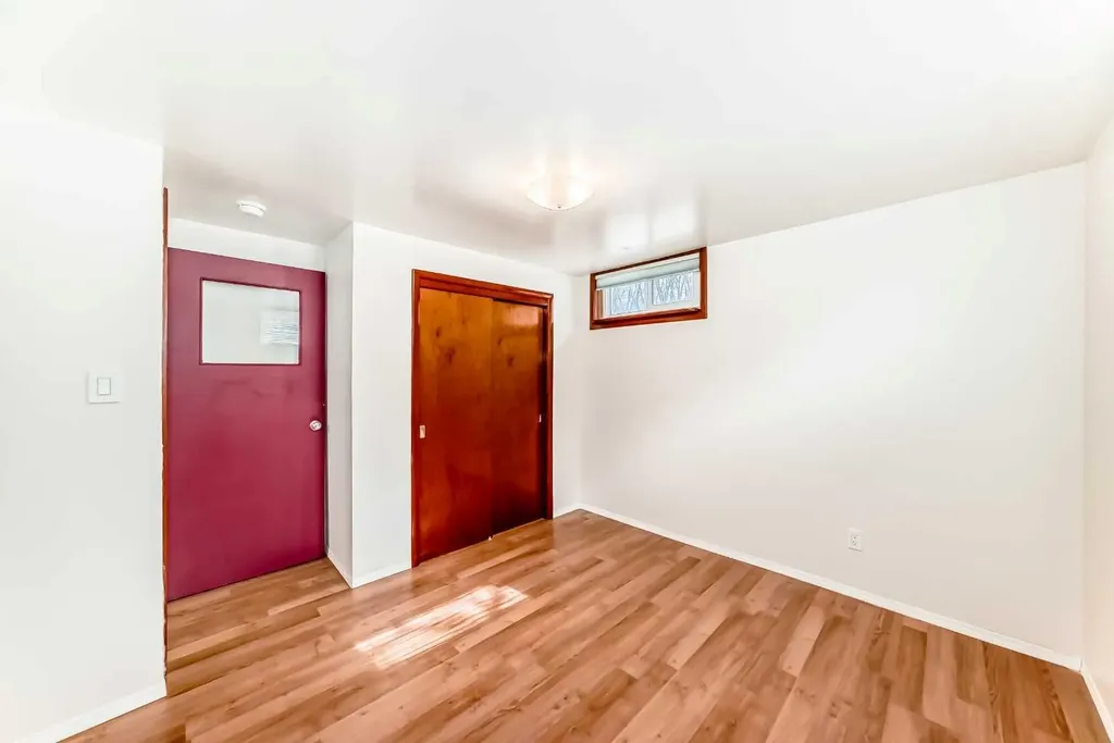1415 Rosehill Drive NW Calgary AB T2K 1M3