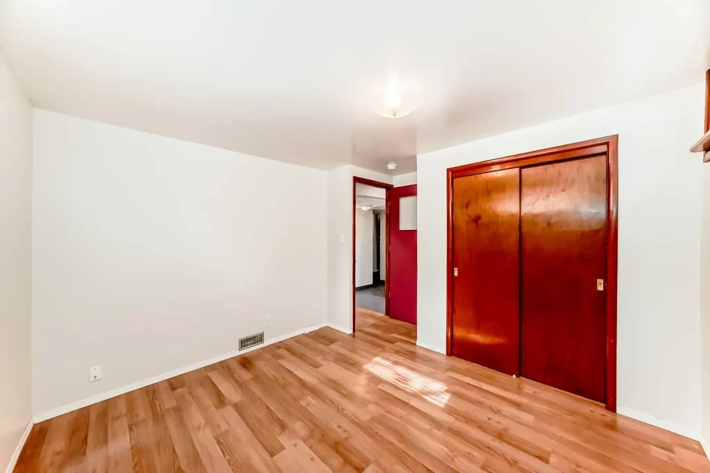 1415 Rosehill Drive NW Calgary AB T2K 1M3